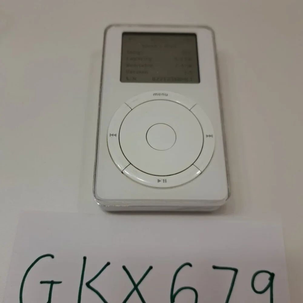 iPod Classic 1st Generation 10GB (+ New Extended Battery + Original Charger) #2